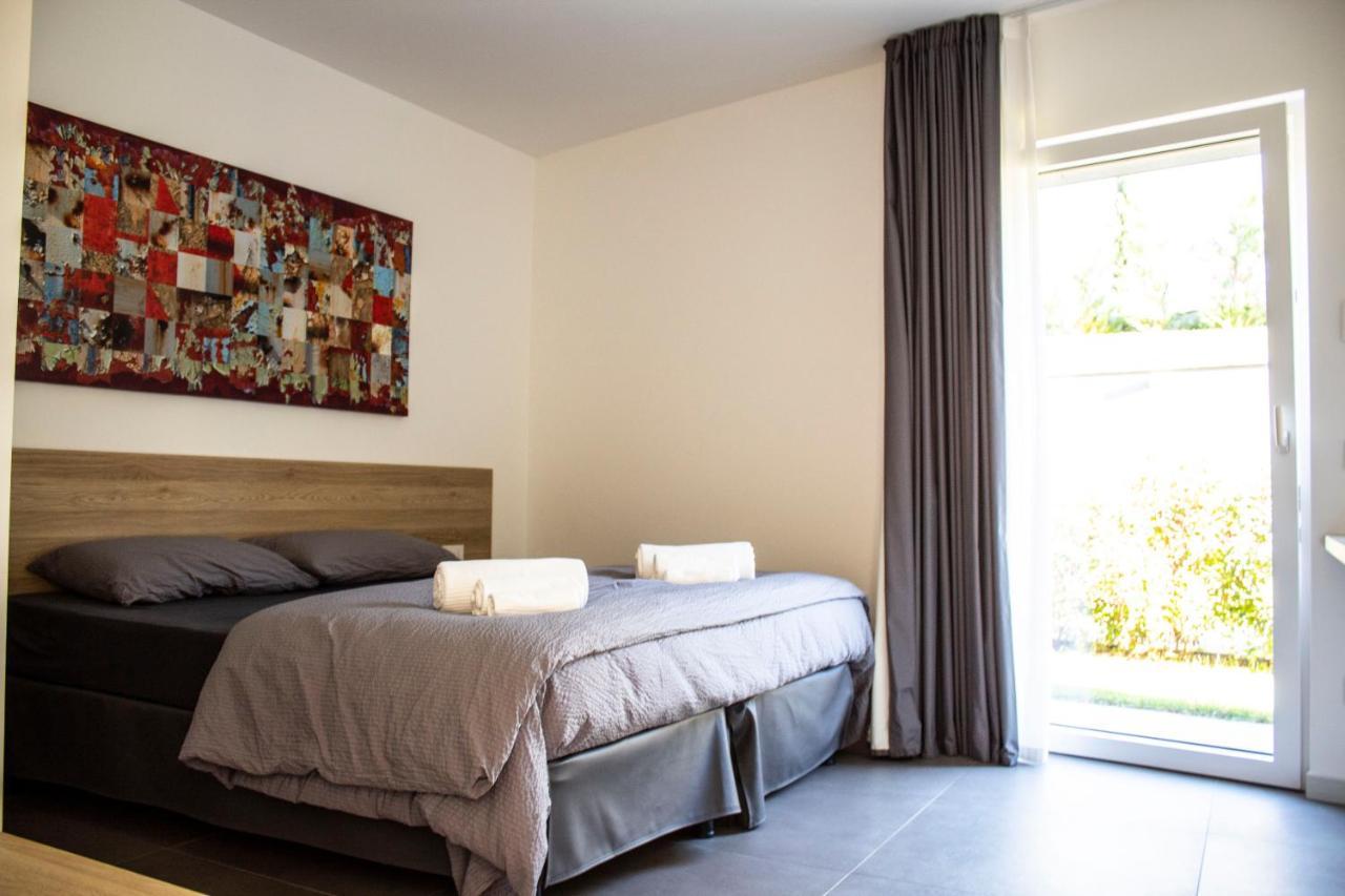 Residence Zangirolami - Luxury Garden And Balcony Apartments Riva del Garda Esterno foto