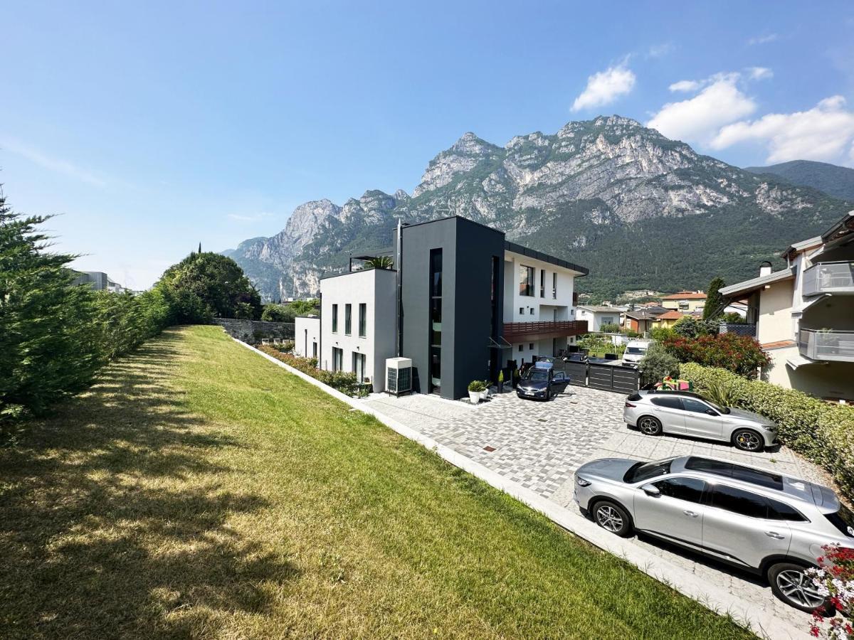 Residence Zangirolami - Luxury Garden And Balcony Apartments Riva del Garda Esterno foto