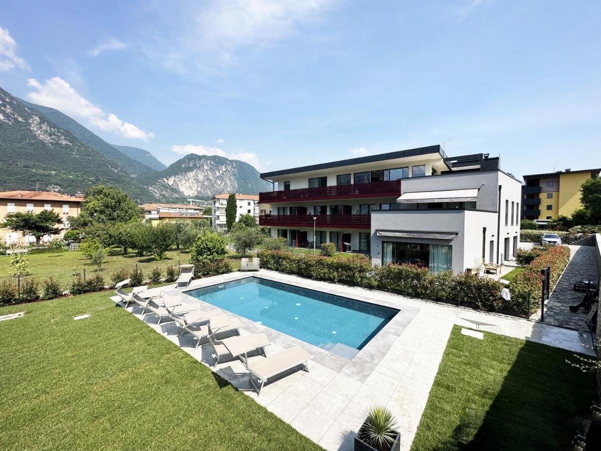 Residence Zangirolami - Luxury Garden And Balcony Apartments Riva del Garda Esterno foto