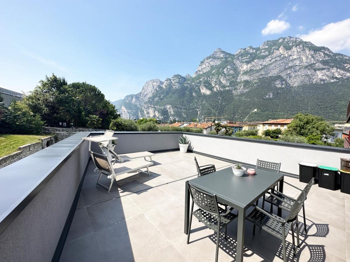 Residence Zangirolami - Luxury Garden And Balcony Apartments Riva del Garda Esterno foto