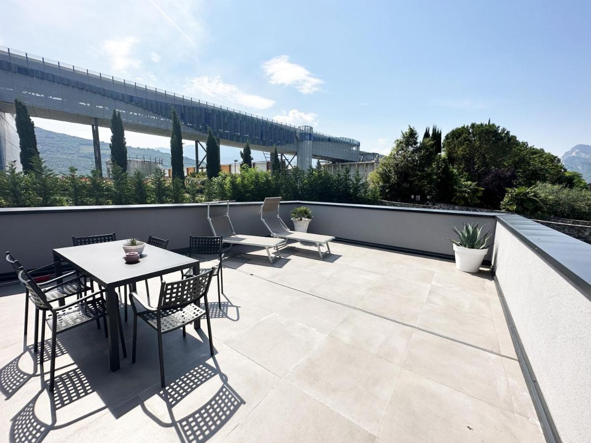 Residence Zangirolami - Luxury Garden And Balcony Apartments Riva del Garda Esterno foto
