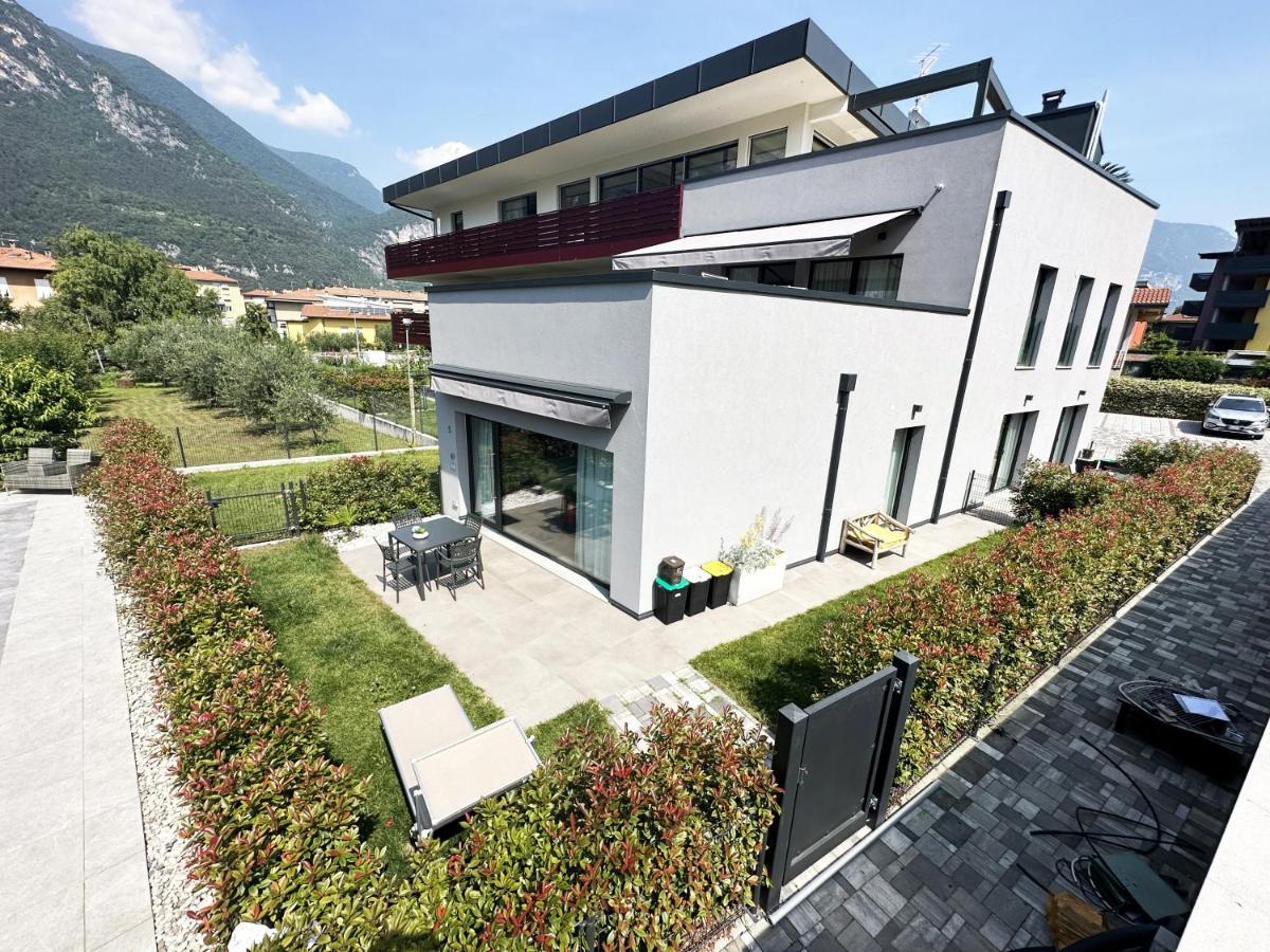 Residence Zangirolami - Luxury Garden And Balcony Apartments Riva del Garda Esterno foto